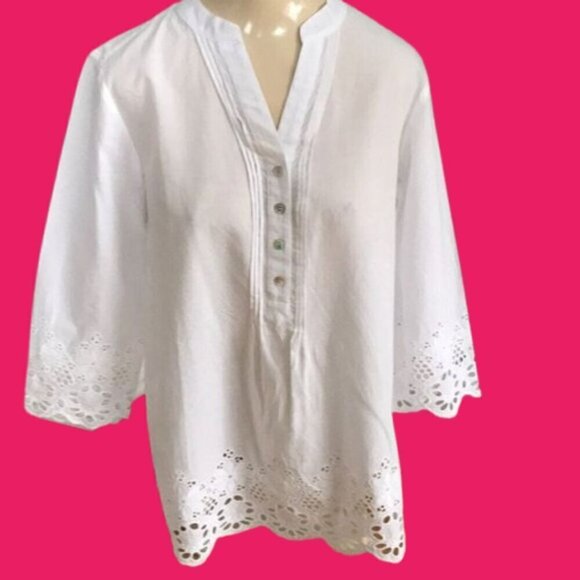 Chico’s white 100% cotton eyelet trim pleated bodice tunic Size Med - Picture 2 of 7